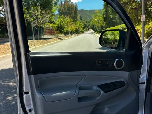 Used 2013 Toyota Tacoma PreRunner w/ TRD Sport Pkg RWD image 15