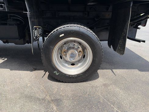 Used 2016 Ford F550 4x4 Regular Cab Super Duty image 12