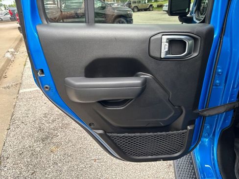Used 2024 Jeep Wrangler Unlimited Sport AWD/4WD image 36