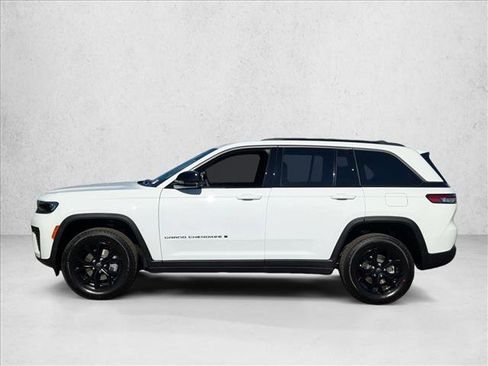 New 2026 Jeep Grand Cherokee Altitude image 5