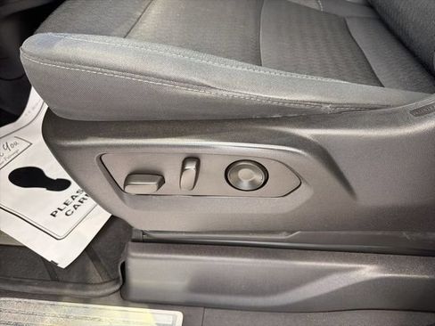 Used 2022 Chevrolet Silverado 1500 LT AWD/4WD image 15
