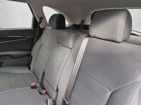 Used 2019 Kia Sorento L image 15
