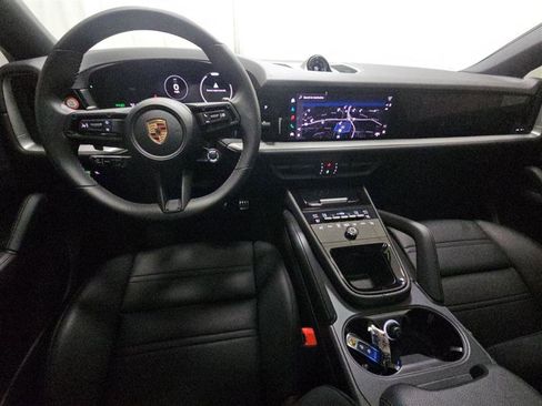 Used 2025 Porsche Cayenne S AWD/4WD image 10