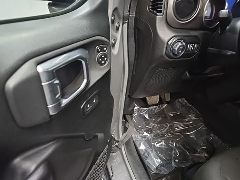 Used 2020 Jeep Gladiator Sport w/ Quick Order Package 24S image 27