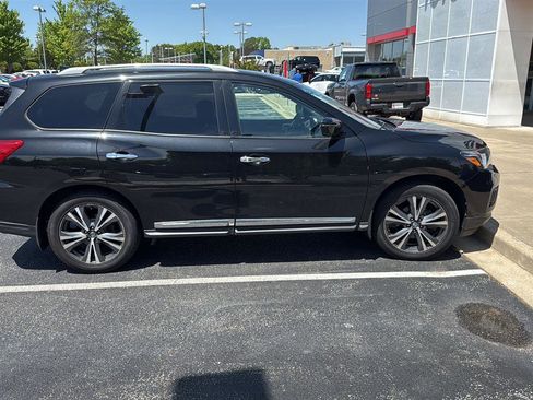 Used 2020 Nissan Pathfinder Platinum AWD/4WD image 2