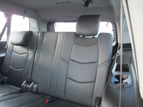 Used 2019 Cadillac Escalade ESV Premium Luxury image 23