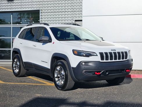 Used 2019 Jeep Cherokee Trailhawk image 3