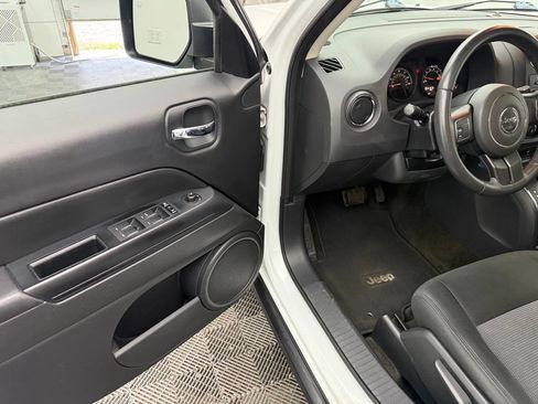 Used 2017 Jeep Patriot Latitude w/ Sun/Sound Group AWD/4WD image 16
