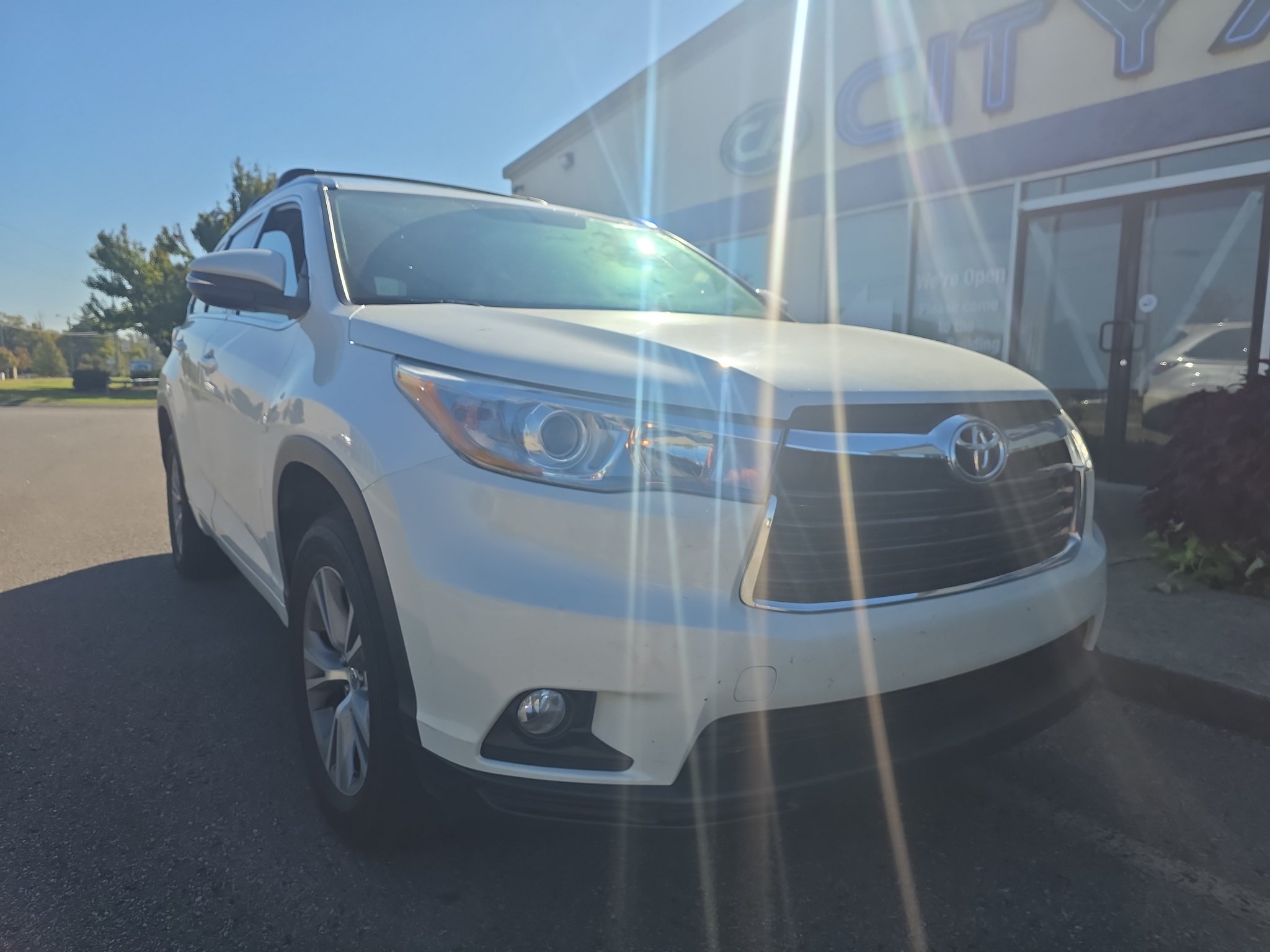 Used 2015 Toyota Highlander XLE FWD image 2