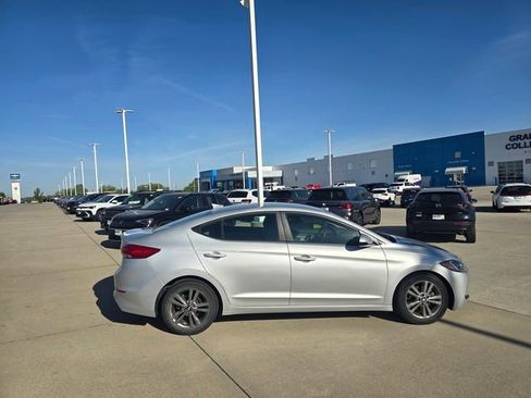 Used 2018 Hyundai Elantra SEL FWD image 8