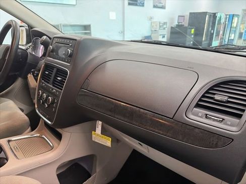 Used 2015 Dodge Grand Caravan SXT FWD image 25