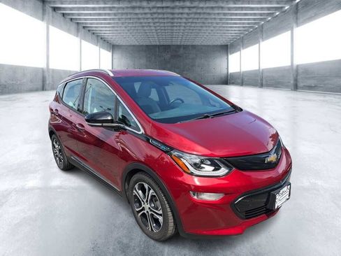 Used 2017 Chevrolet Bolt Premier w/ Driver Confidence II Package FWD image 2
