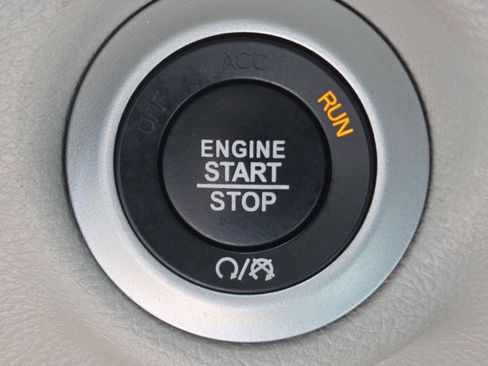 Used 2024 Chrysler Pacifica Touring-L FWD image 33