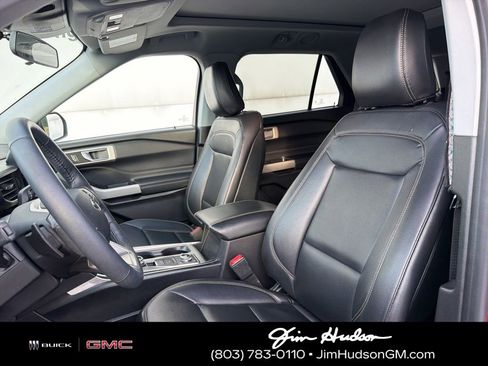 Used 2020 Ford Explorer XLT w/ Equipment Group 202A AWD/4WD image 8