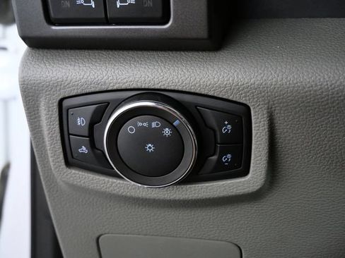 Used 2022 Ford F350 XLT w/ XLT Premium Package AWD/4WD image 27