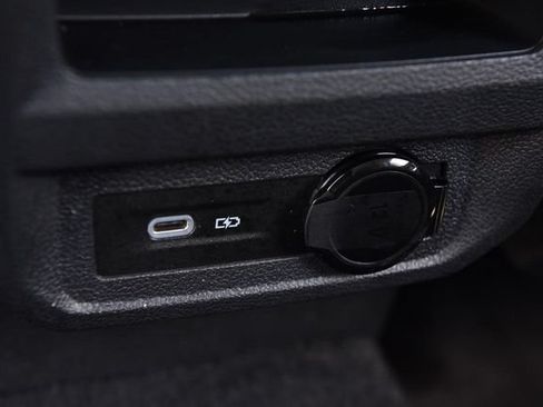 Used 2023 Volkswagen Tiguan SE FWD image 23