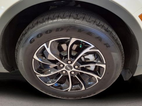 Used 2025 Lincoln Nautilus Premier AWD/4WD image 8