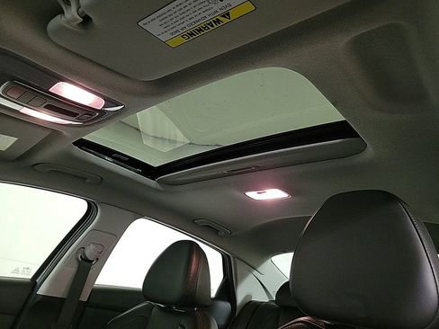 Used 2025 Hyundai Elantra Limited image 14