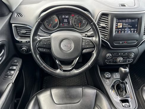 Used 2020 Jeep Cherokee Latitude Plus image 28