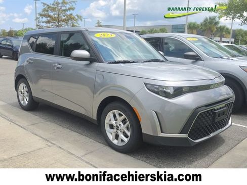 Used 2023 Kia Soul LX w/ LX Technology Package FWD image 1