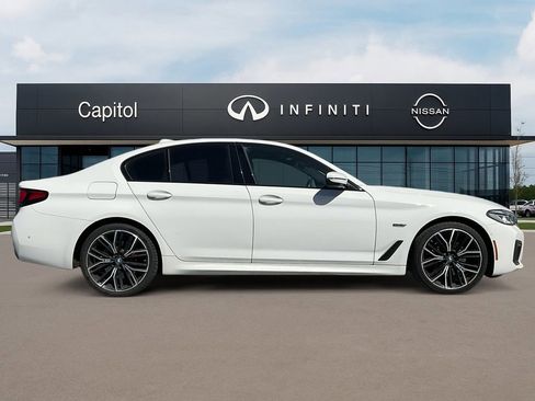 Used 2022 BMW 530e w/ M Sport Package image 4