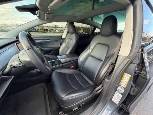 Used 2023 Tesla Model 3 Standard Range image 16