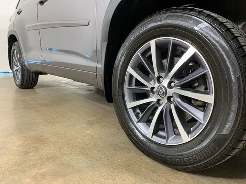 Used 2017 Toyota Highlander XLE w/ Protection Package #3 image 6