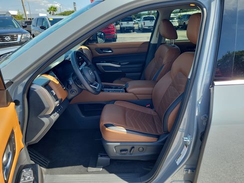 Certified 2025 Nissan Pathfinder Platinum w/ Cargo Package FWD image 14