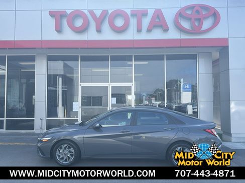 Used 2024 Hyundai Elantra SEL FWD image 1