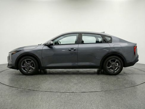 Used 2025 Kia K4 LXS image 5