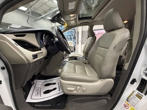 Used 2019 Toyota Sienna XLE image 55