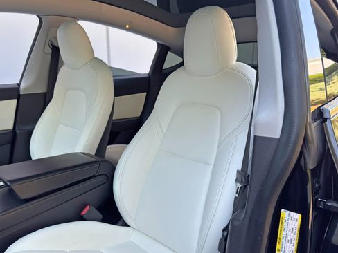 Used 2021 Tesla Model Y Long Range image 39