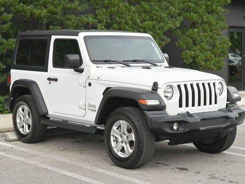 Used 2020 Jeep Wrangler Sport S image 3