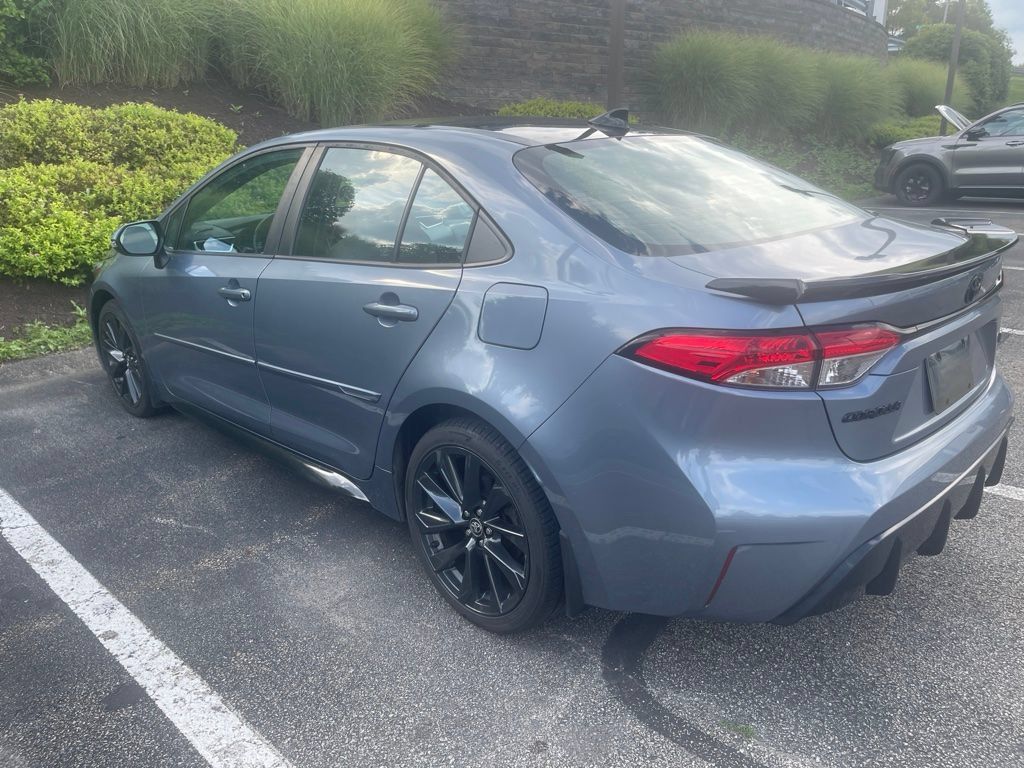 Used 2023 Toyota Corolla SE w/ SE Premium Package FWD image 3