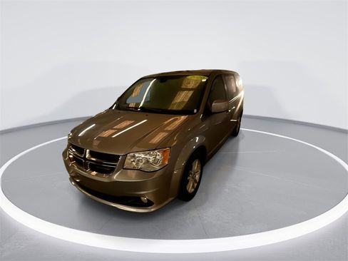 Used 2020 Dodge Grand Caravan SE image 4