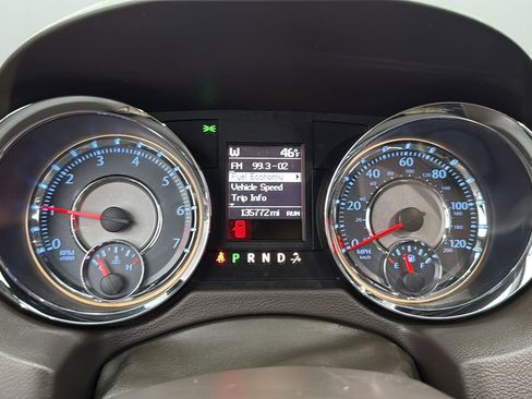 Used 2016 Chrysler Town & Country Touring image 14