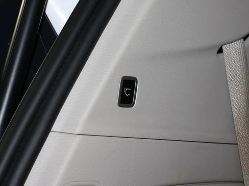 Used 2024 Chrysler Pacifica Touring-L FWD image 29