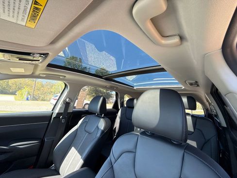 Certified 2025 Kia Sorento S w/ Panoramic Sunroof Package FWD image 32
