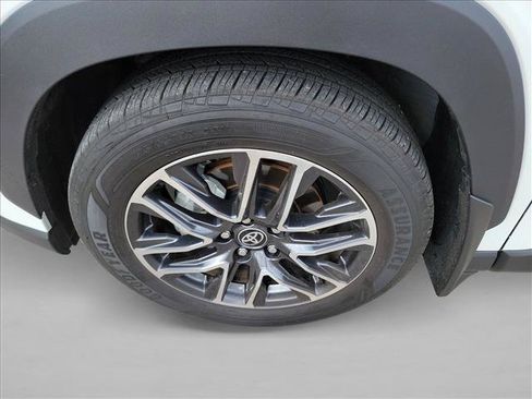 Used 2026 Toyota Corolla Cross XLE w/ Convenience Package FWD image 9