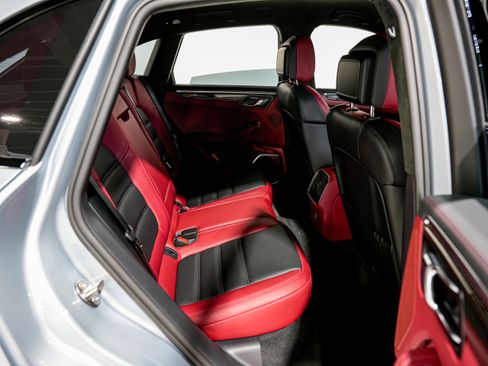 Used 2022 Porsche Macan GTS w/ Sport Chrono Package image 34