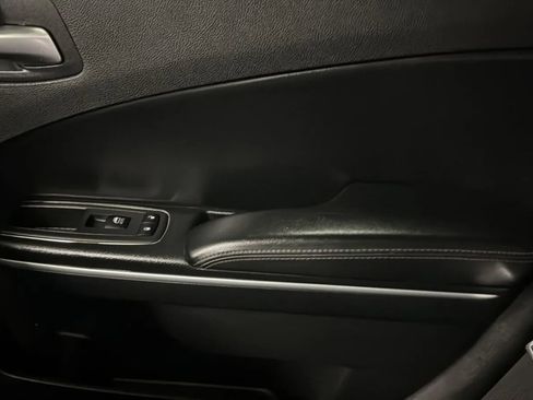 Used 2020 Dodge Charger SXT w/ Leather Interior Group RWD image 17