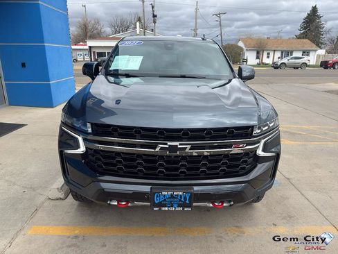 Used 2021 Chevrolet Tahoe Z71 w/ Luxury Package AWD/4WD image 3