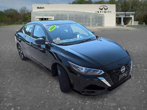 Used 2025 Nissan Sentra SV FWD image 2