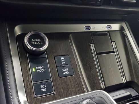 Used 2024 Lexus GX 550 w/ Accessory Package (Z1) AWD/4WD image 33