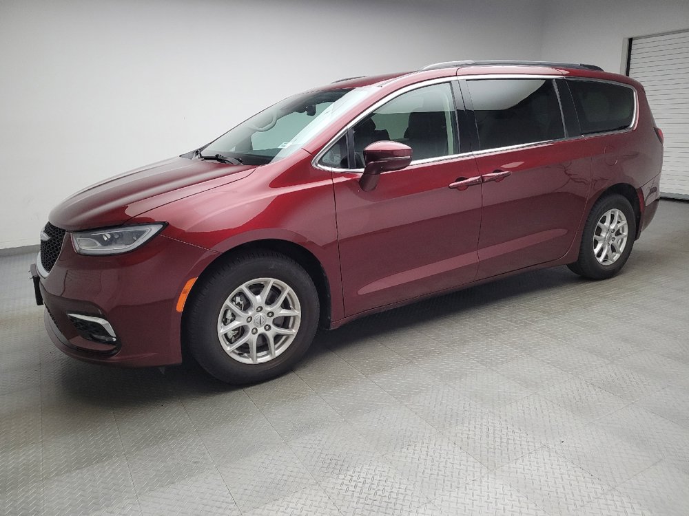 Used 2022 Chrysler Pacifica Touring-L FWD image 2