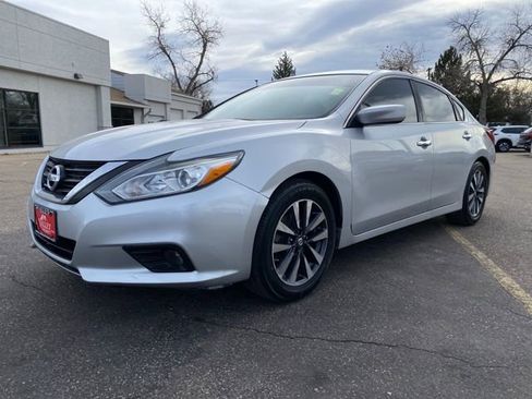 Used 2017 Nissan Altima 2.5 SV image 1