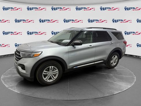 Used 2023 Ford Explorer XLT AWD/4WD image 6