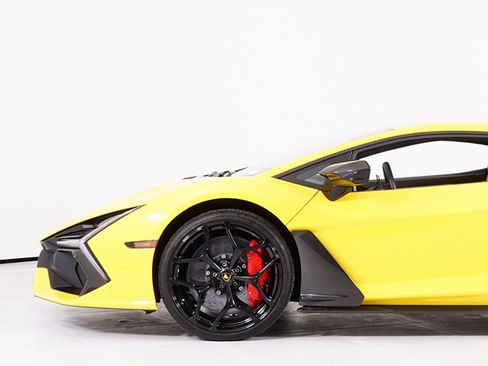 Used 2025 Lamborghini Revuelto AWD/4WD image 12