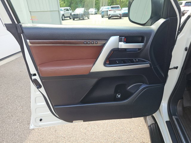 Used 2017 Toyota Land Cruiser AWD/4WD image 12