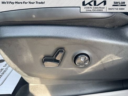 Used 2024 Chrysler Pacifica Touring-L image 24